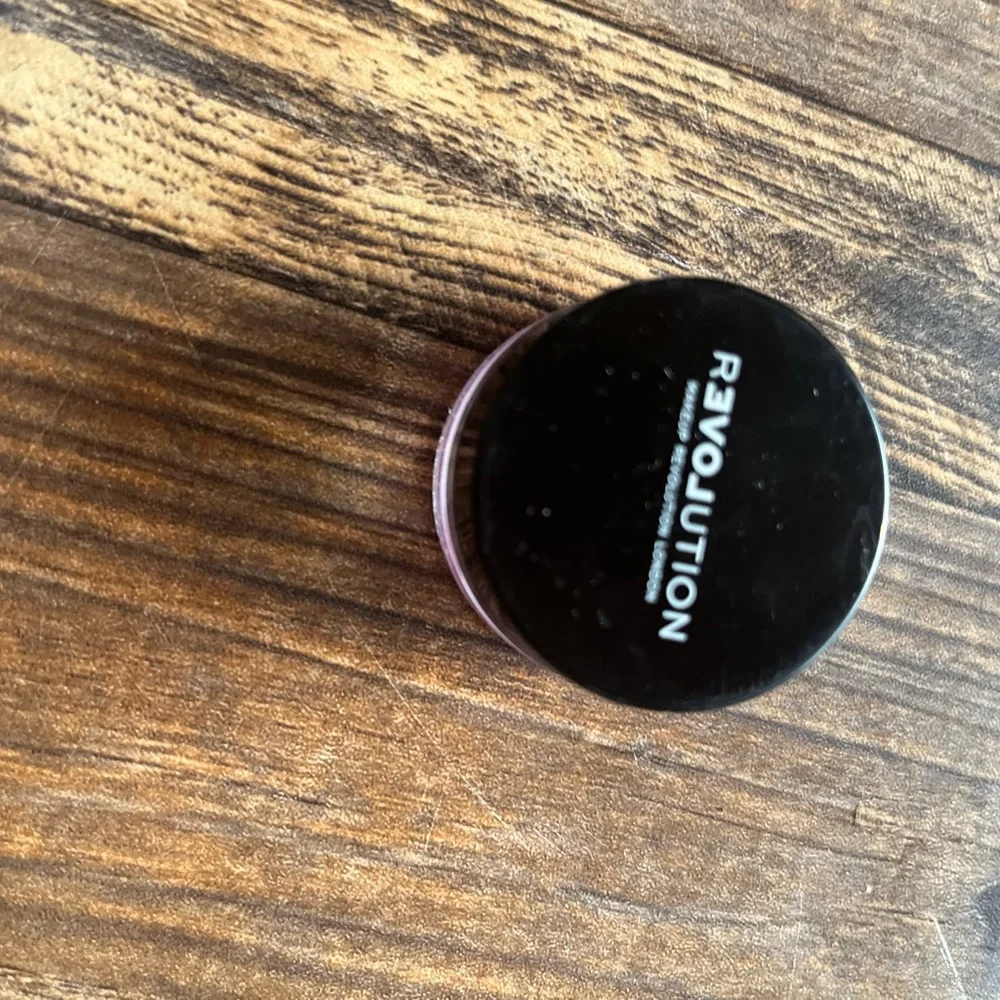 REVOLUTION RED PINK WATER ANGLED BRUSH WET WATER EYELINER